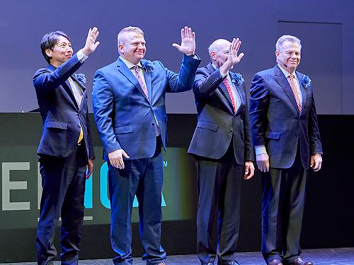 カンファレンスでは日本の土門社長（写真左）がゼンノアのミッション、ビジョン、バリューを新たに表明した。